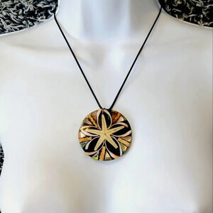 💚5/$25 Large Starfish Medallion Cord Necklace